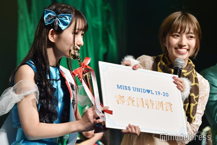 ましろさん(左)「MISS UNIDOL CONTEST 2019-2020」(C)モデルプレス