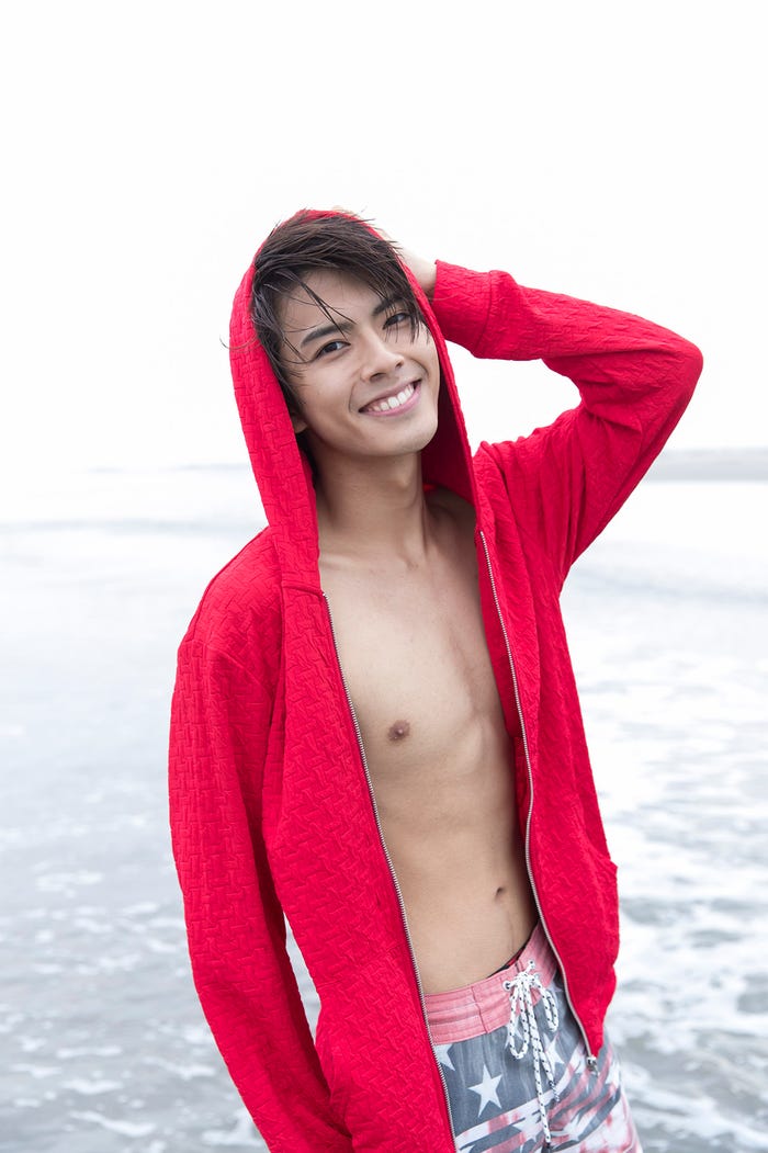 笑顔はじける水着姿!『中尾暢樹ファースト写真集19』(C)JUNON ※写真はイメージカット