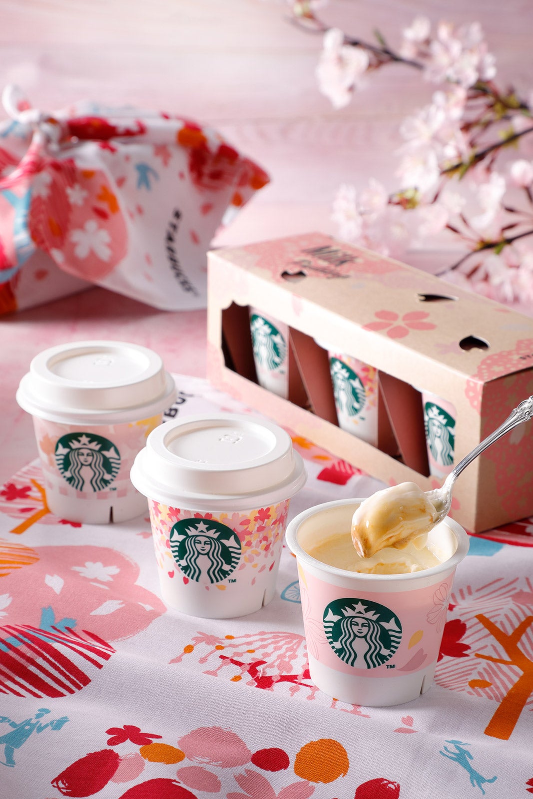 ミルクプリン さくらアソート／画像提供：スターバックスコーヒージャパン