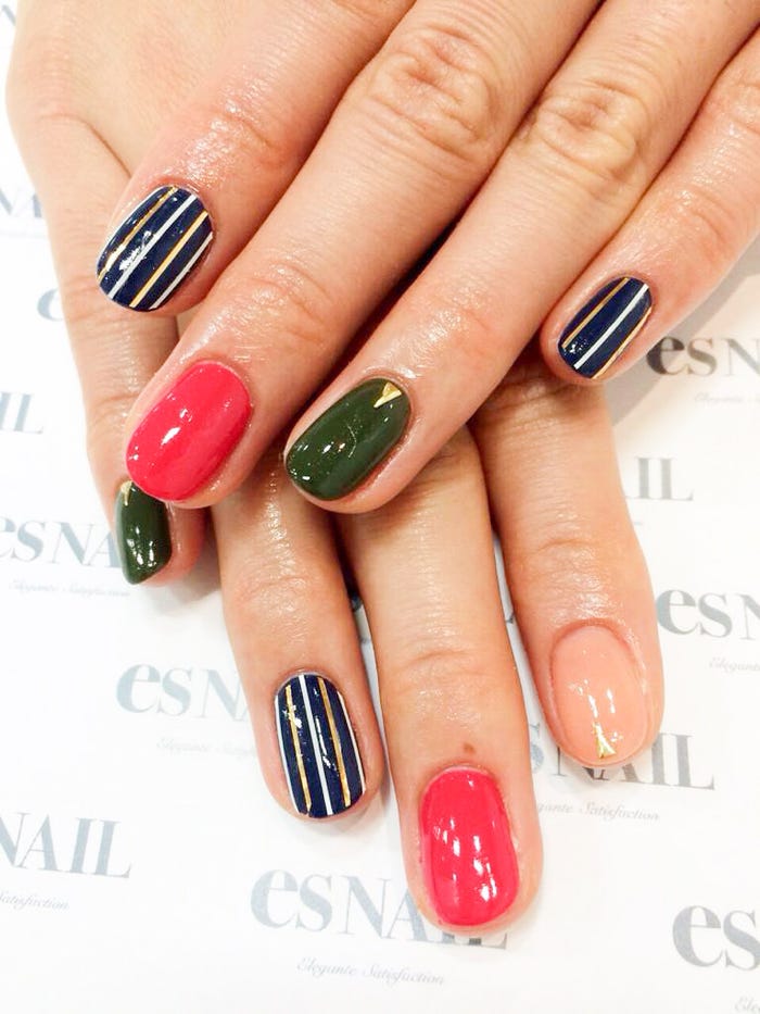 ゴールドを使って華やかに/画像提供:esNAIL