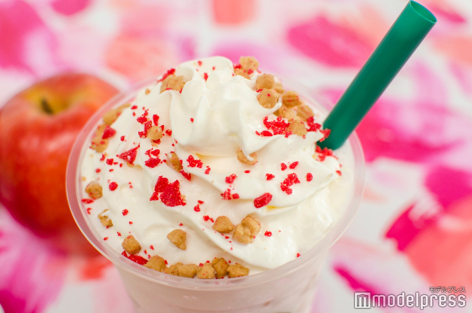 シナモン風味のクランブルでさくさく食感に（C）モデルプレス