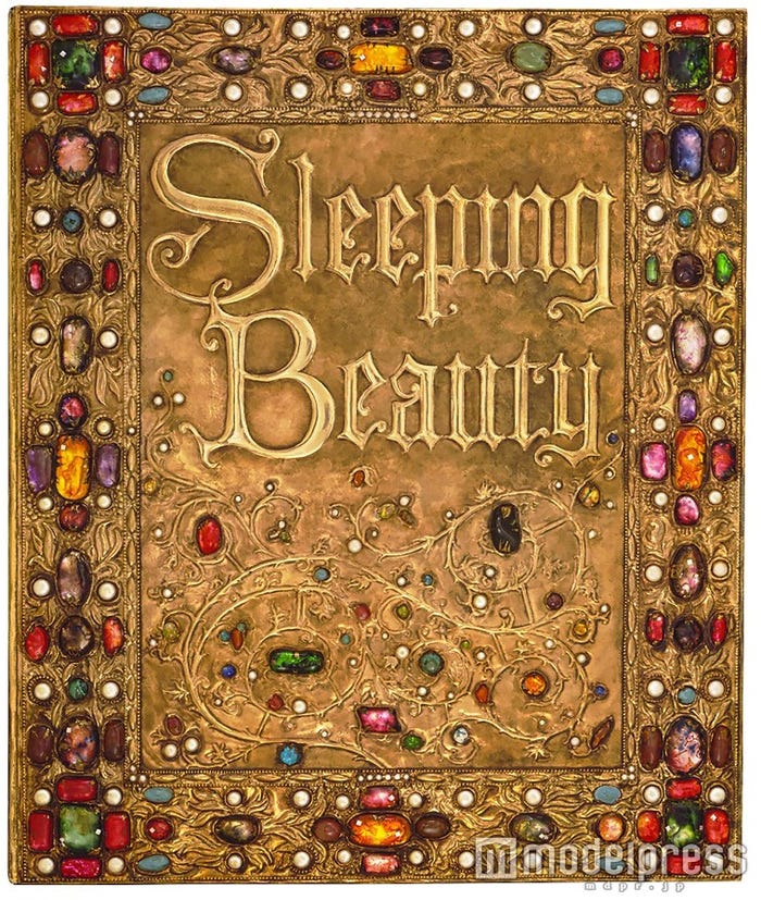 「眠れる森の美女」小道具ストーリーブック(C)Disney