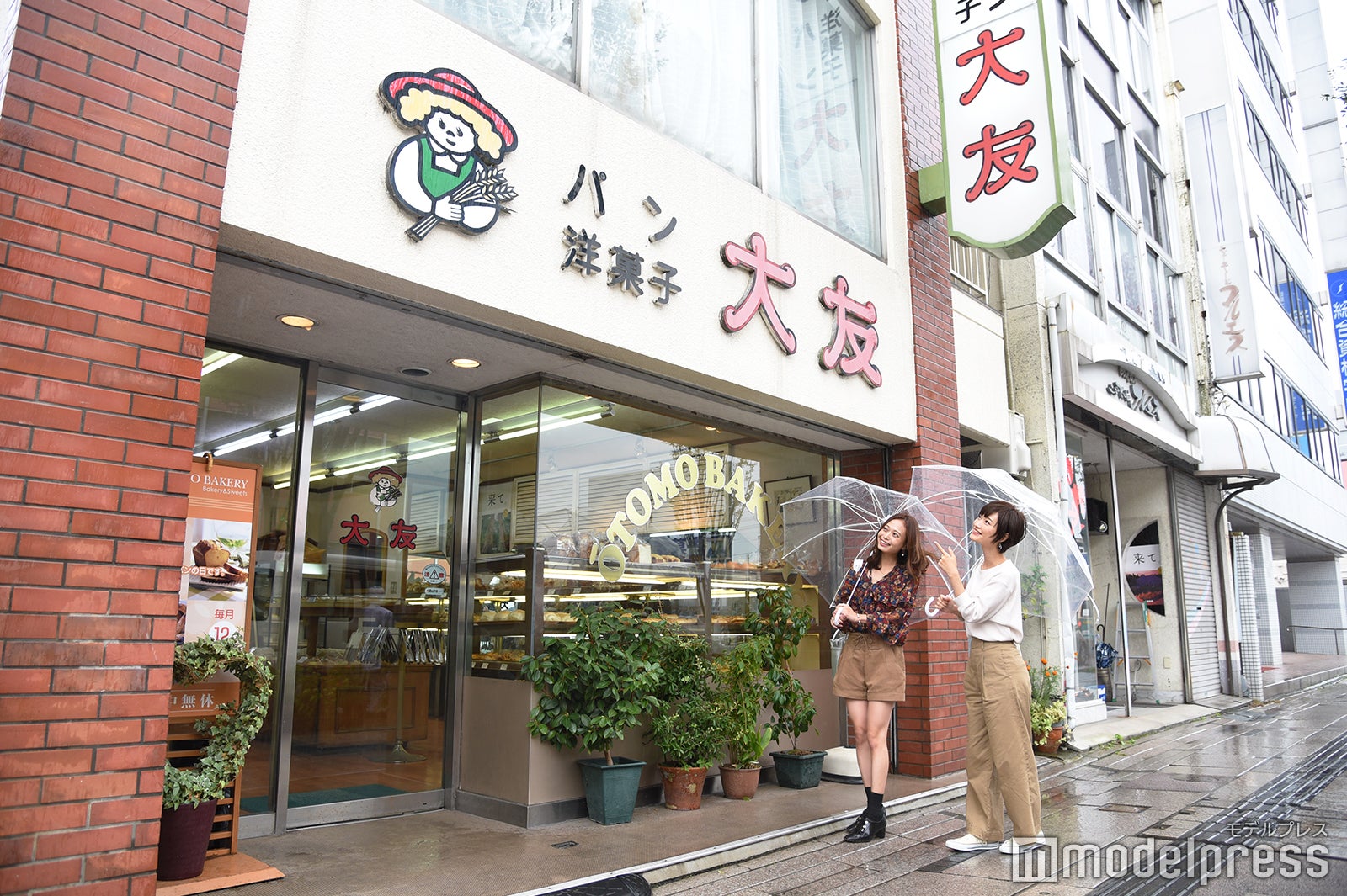 レトロな外観がかわいい、地元で人気のパン屋さん（C）モデルプレス