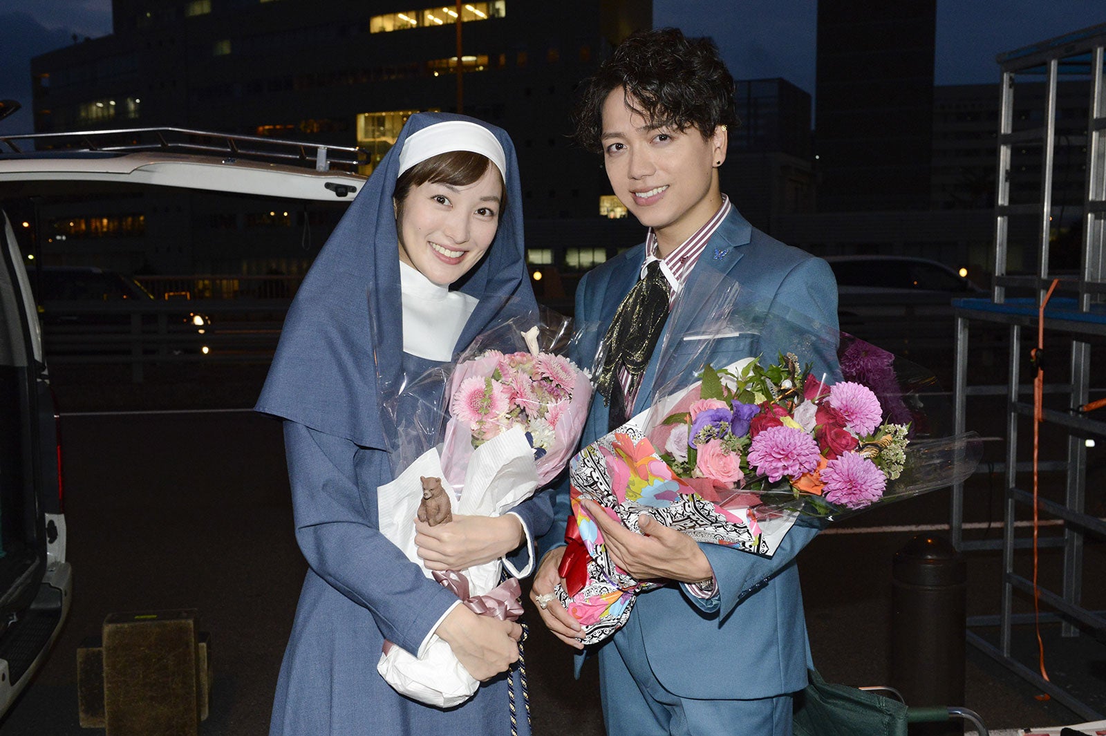 山崎育三郎＆高梨臨、サプライズに感激「あいの結婚相談所」クランクアップ＜コメント到着＞