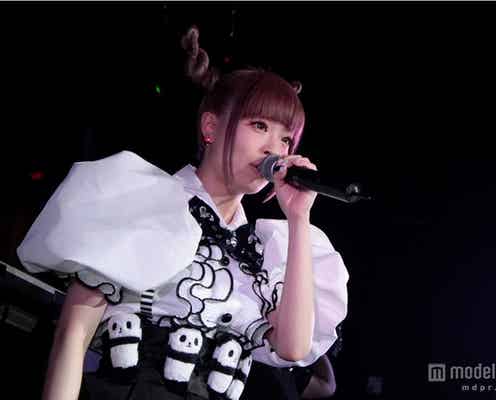 きゃりー、キュートなパンダ衣装で新曲熱唱 ファンと一緒に成人祝い