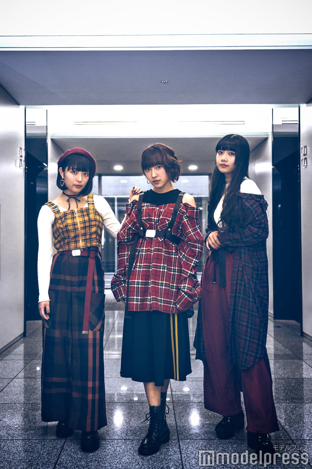 （左から）Nono、ami、MOMOKA（C）モデルプレス