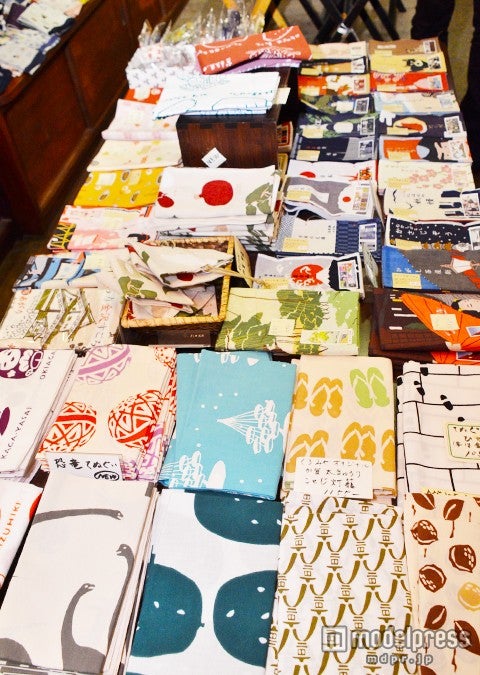 さまざまな手ぬぐいが揃う／画像提供：くるみや