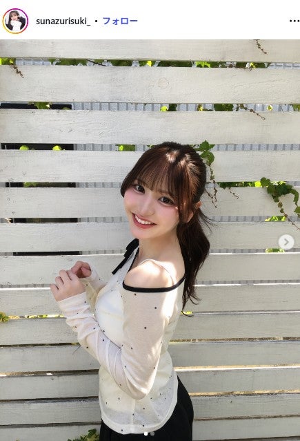 仮面高校生の妹で話題・すなずりかりん、美ボディ際立つ水着姿で韓国プール満喫「色白で透き通るような美肌」「スタイル抜群」と反響