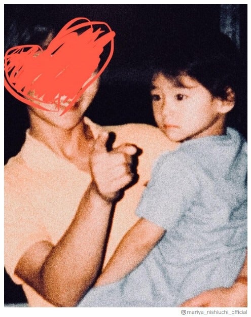 西内まりや、“5歳頃”の写真公開「もう整ってる」「すでに美形」