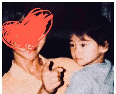 西内まりや、“5歳頃”の写真公開「もう整ってる」「すでに美形」