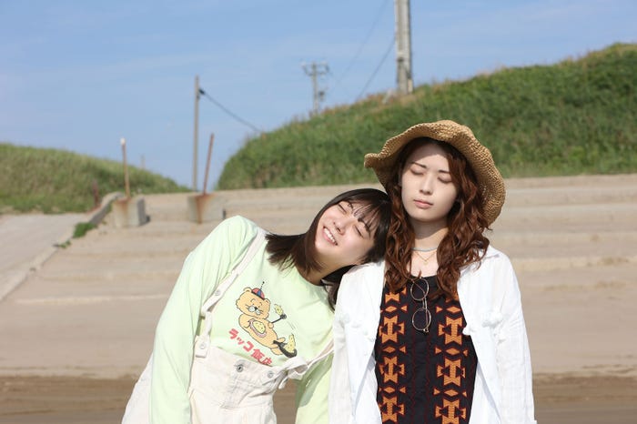 冨里奈央、岩本蓮加「ふたりエスケープ」第5話(C)田口囁一・一迅社/「ふたりエスケープ」製作委員会