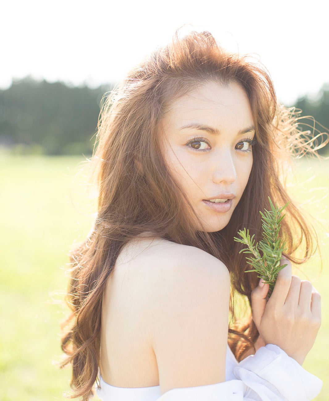 蛯原友里、キレイの秘密が明らかに　品切れ続出書籍「きれいになるハーブ」5年ぶり電子版で登場