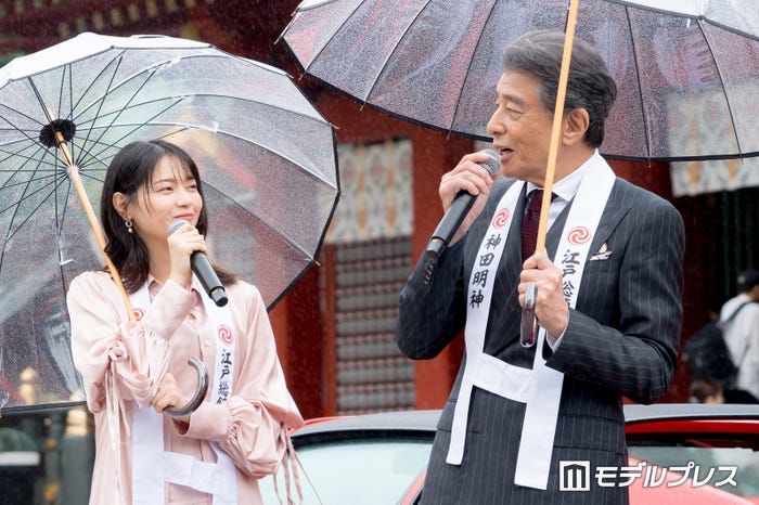 西野七瀬、舘ひろし(C)モデルプレス