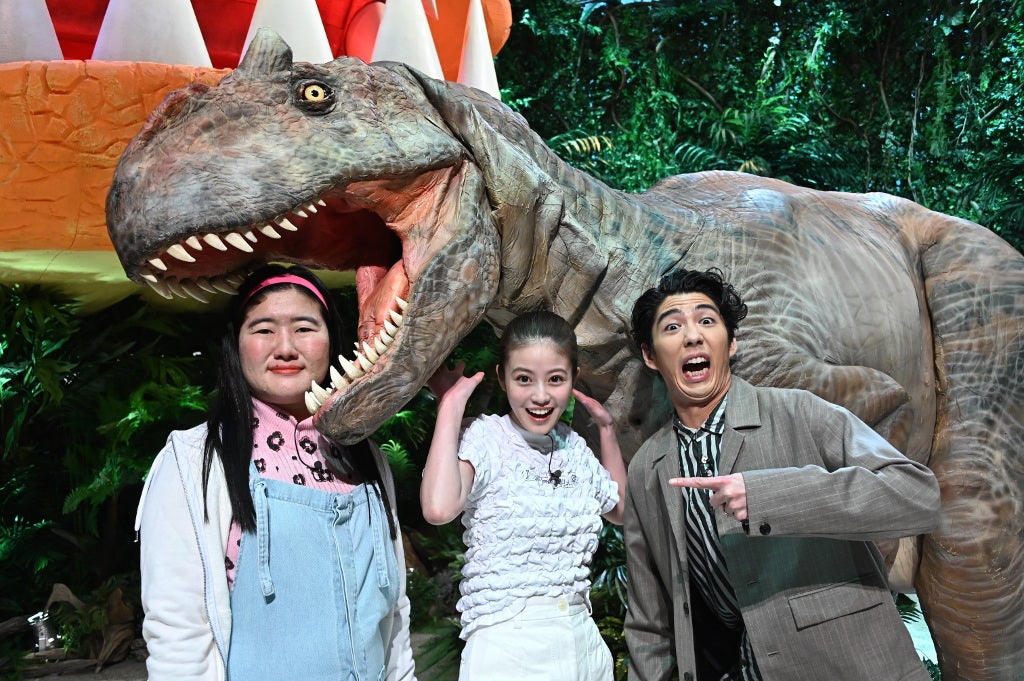 よしこ、今田美桜、賀来賢人（C）TBS