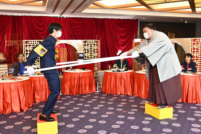 高杉真宙、御嶽海関 (C)日本テレビ