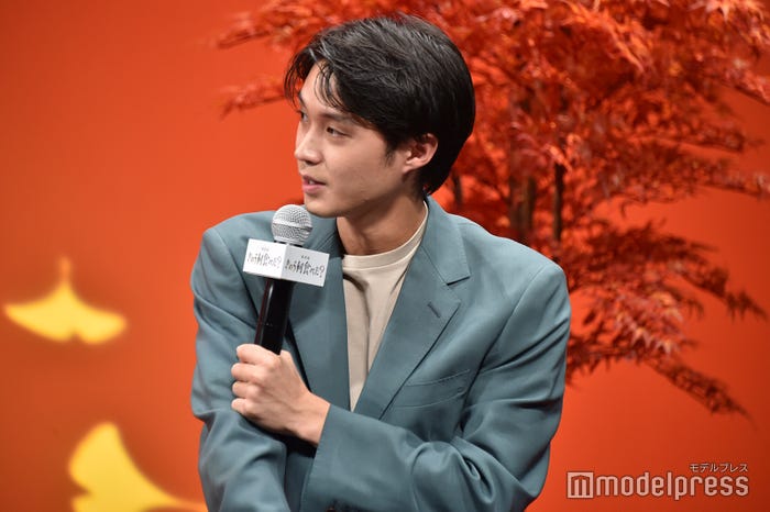 会場をざわつかせた松村北斗に対し「温冷交代浴ということですね!」と唯一理解していた磯村勇斗(C)モデルプレス