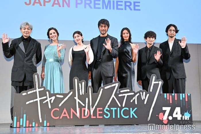 (左から)YOUNG DAIS、サヘル・ローズ、アリッサ・チア、阿部寛、菜々緒、津田健次郎、米倉強太監督(C)モデルプレス