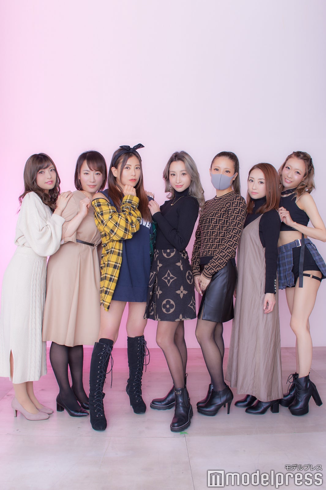 （左から）めいさん、いくたんさん、みるくてぃーさん、くるもんさん、ぺんぺんさん、さわさん、みあんさん（C）モデルプレス