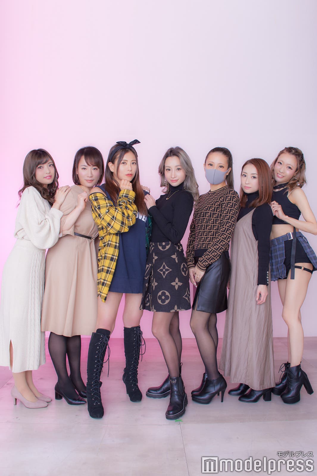 (左から)めいさん、いくたんさん、みるくてぃーさん、くるもんさん、ぺんぺんさん、さわさん、みあんさん(C)モデルプレス