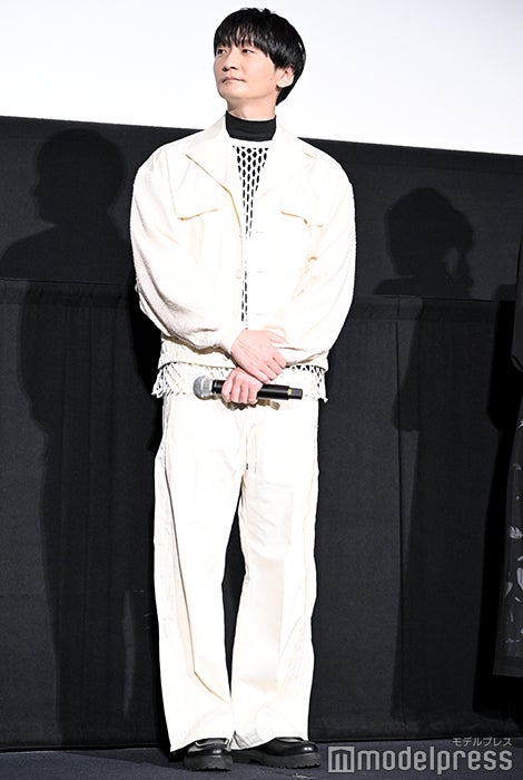 島崎信⻑（C）モデルプレス