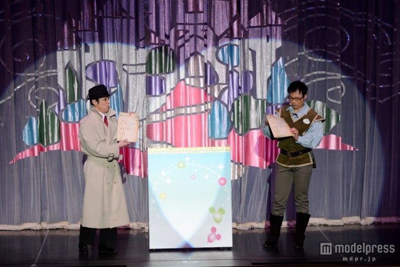 探偵風紳士と謎の解説がスタート