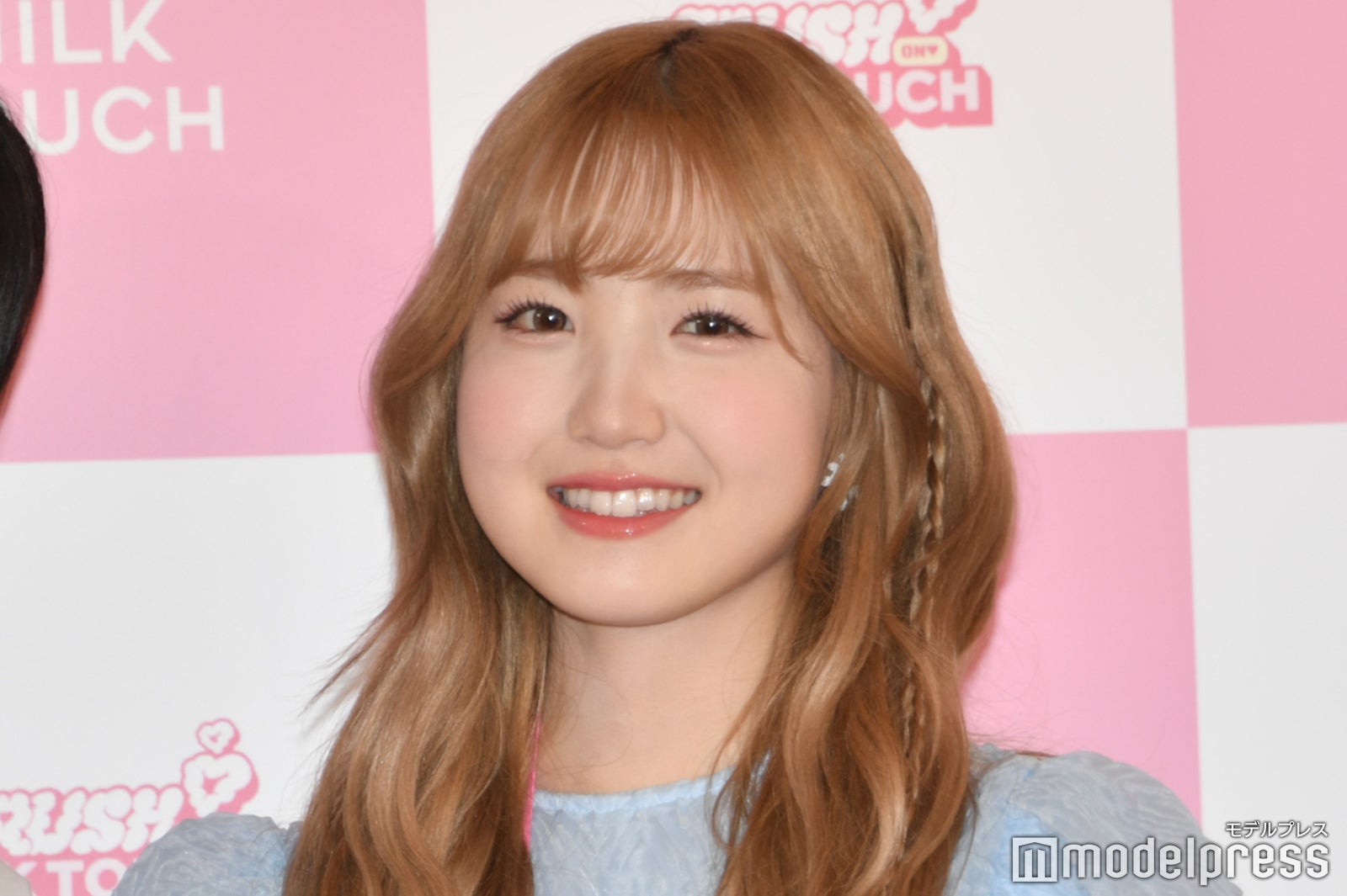 AKB48本田仁美、IZ*ONE時代のアイドルメイクに “独学で習得