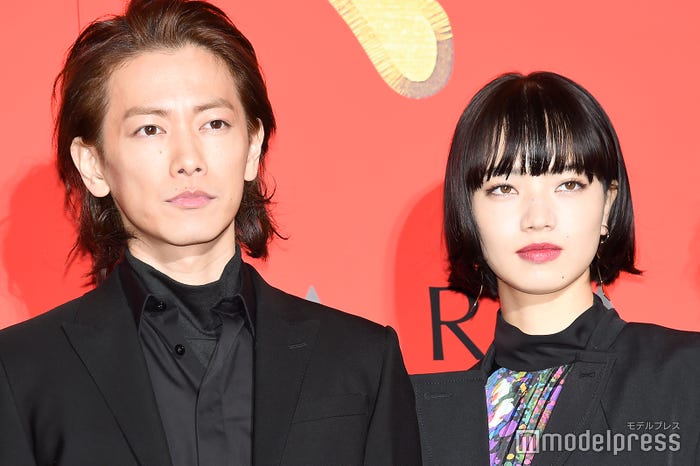 佐藤健、小松菜奈(C)モデルプレス