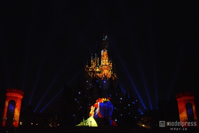 TDL初のプロジェクションマッピング「ワンス・アポン・ア・タイム」／美女と野獣