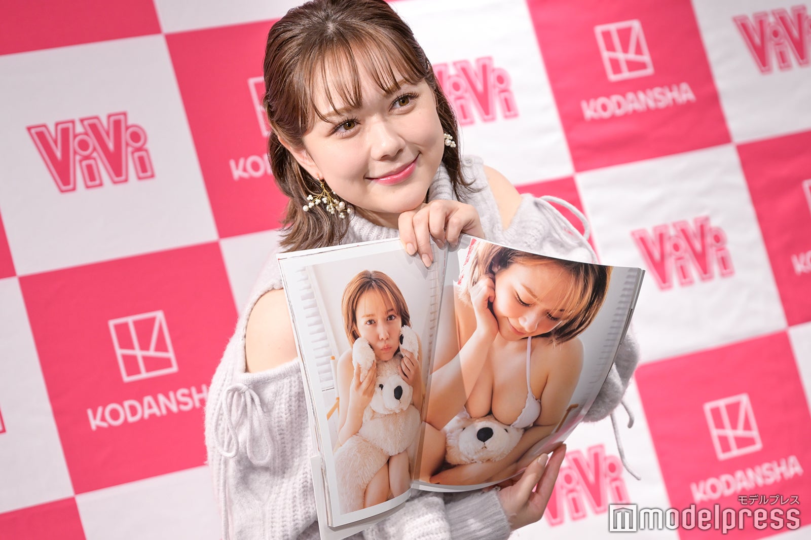 村重杏奈“生乳”が自慢ポイント 初写真集に手応え「めちゃくちゃ女の顔