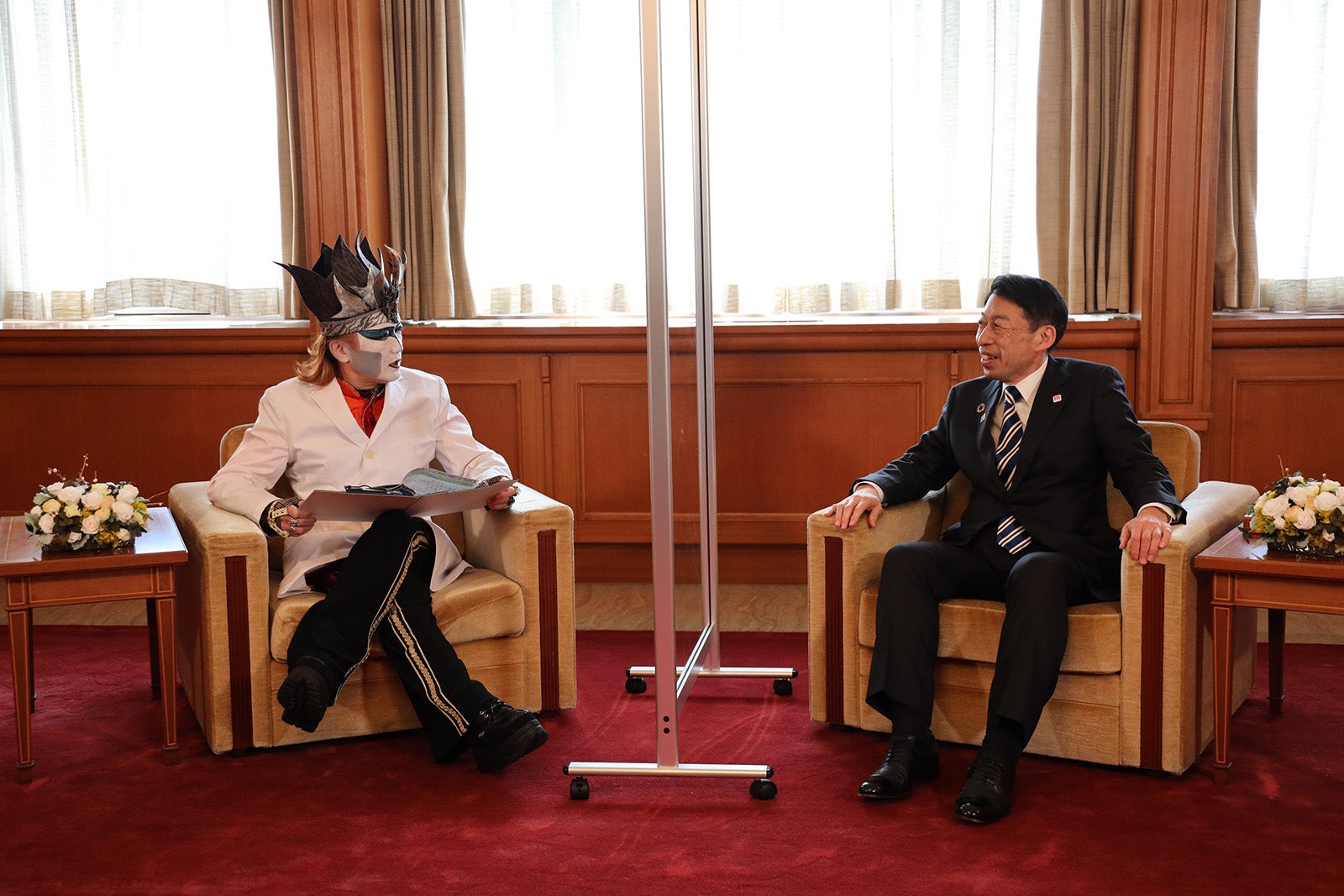 デーモン閣下、服部誠太郎福岡県知事（提供写真）