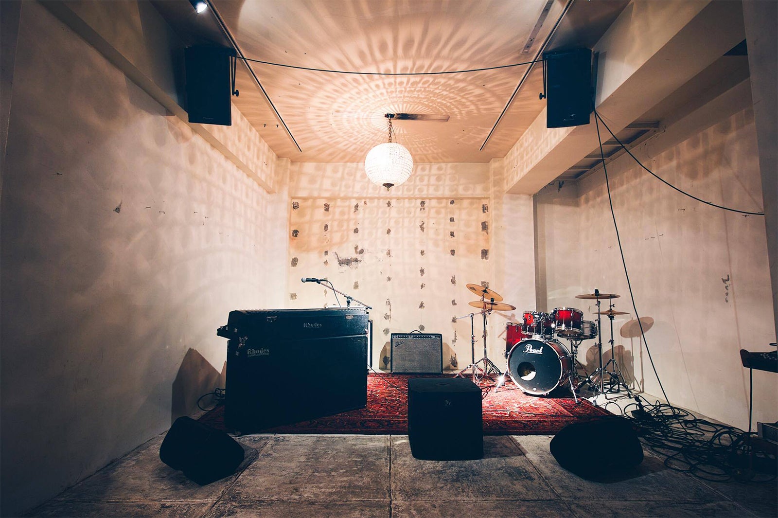 本格的なサウンドシステムを導入した地下階。ライブバンドやDJの演奏にも対応／photos by rick_wu (Keiichi Kureshima)