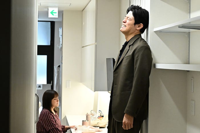 野呂佳代、鈴木亮平「リブート」第8話(C)TBS