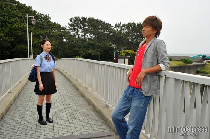 鬼塚英吉(AKIRA)と対峙するシーンは必見