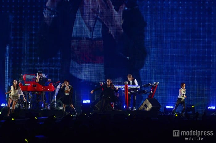 「第15回 東京ガールズコレクション 2012AUTUMN/WINTER」にシークレットで登場した小室哲哉×TRF