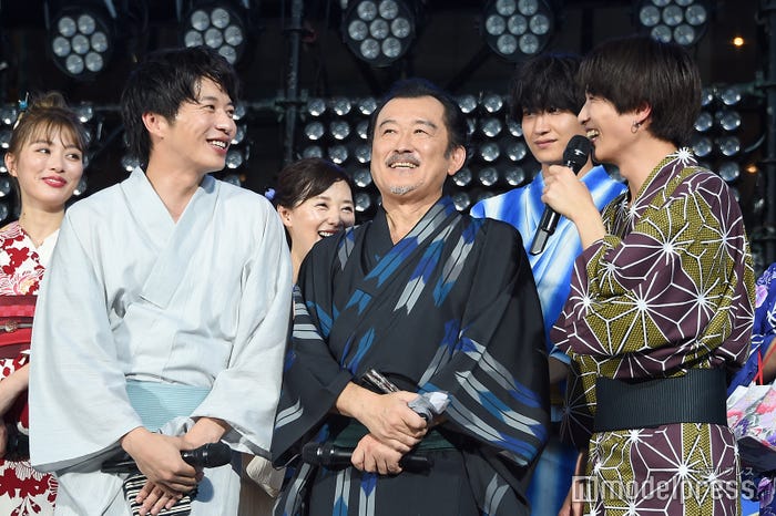 田中圭(左)と吉田鋼太郎(中央)とのシーンが印象的だったと振り返る志尊淳(右)/(C)モデルプレス