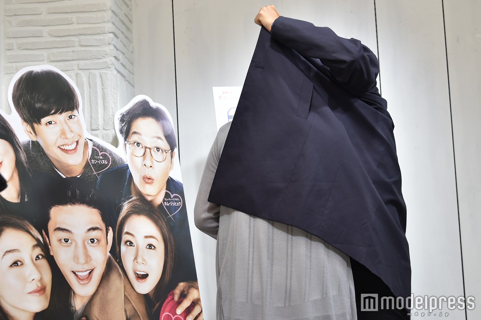 “トレンチキス”を再現（C）モデルプレス