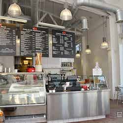 種類豊富なアイスやスイーツ類を味わえる