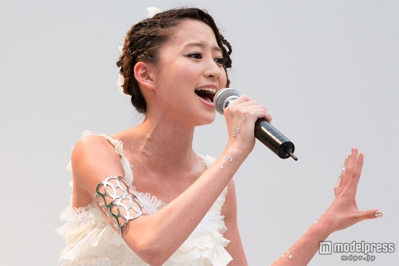 初ライブを行った河北麻友子