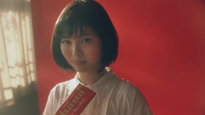 浜辺美波/新CMより(提供写真)