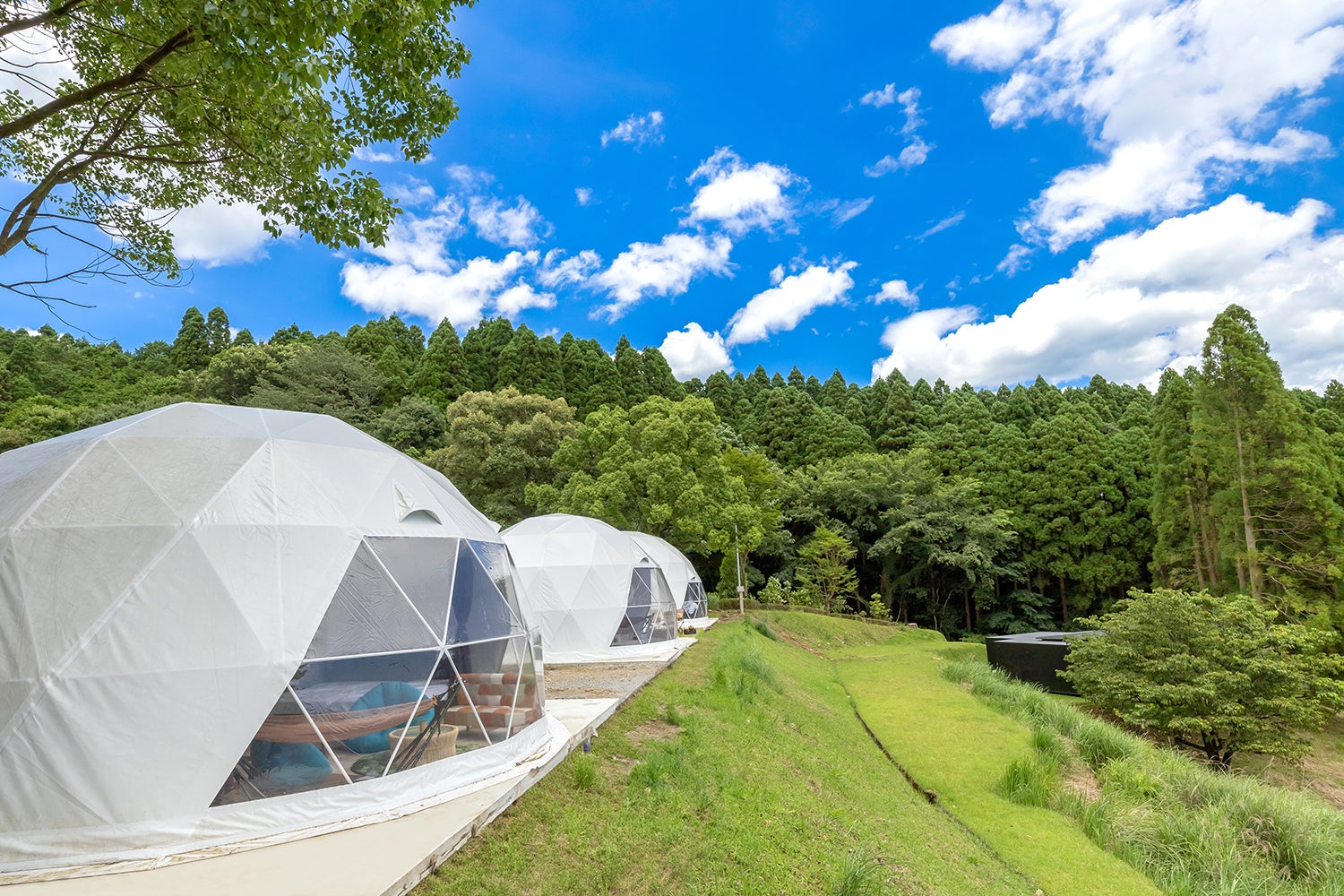 宮崎「ほけだけグランピング～和泉の毬花～」専用サウナ＆愛犬可ドッグラン付き客室など全4棟