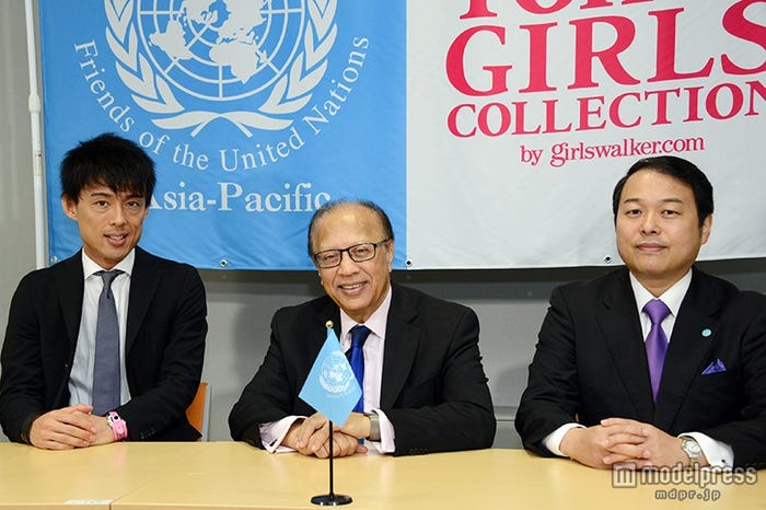 アンワルル K.チャウドリー国連永久大使(中)、株式会社F1メディア代表取締役・村上範義氏(左)