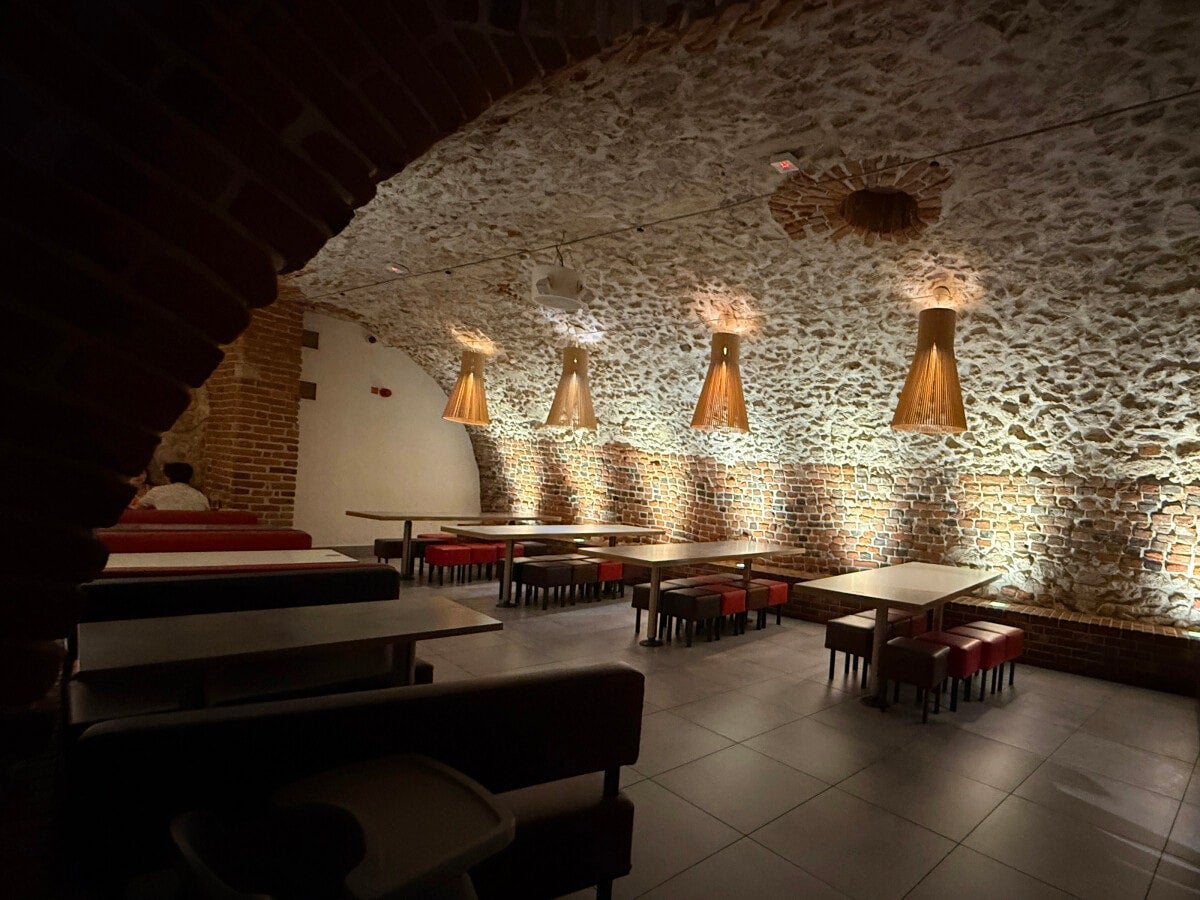 クラクフではマクドナルドもこの雰囲気！