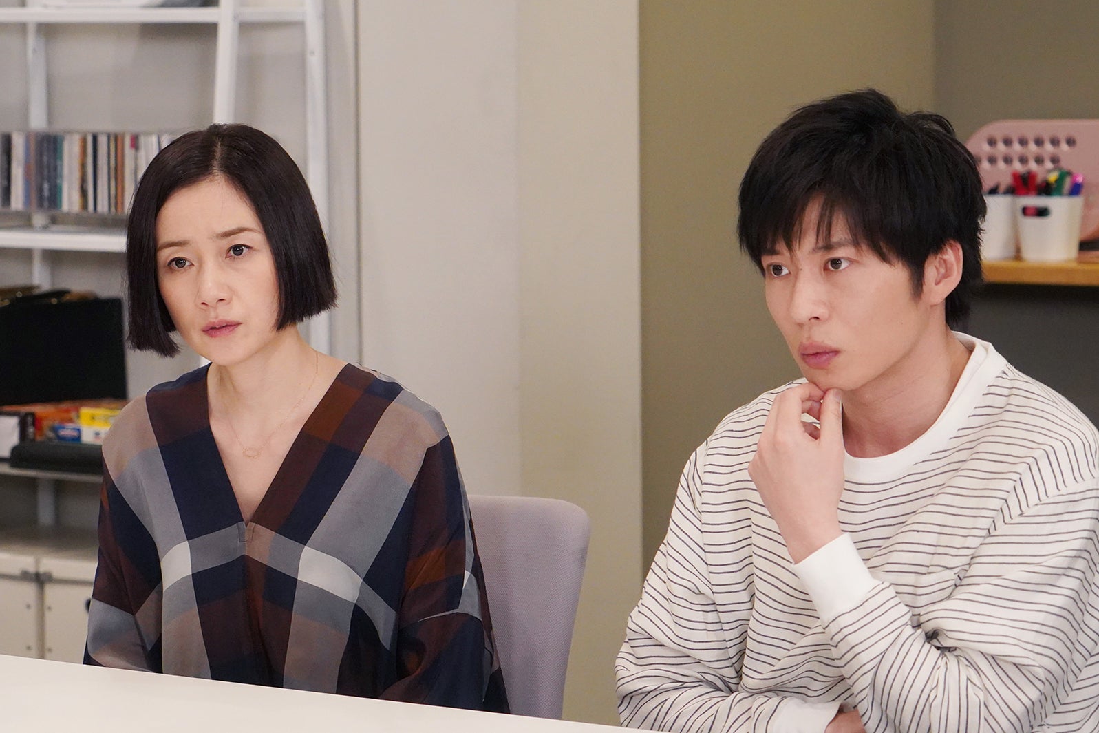 （左から）原田知世、田中圭／「あなたの番です」第6話より（C）日本テレビ