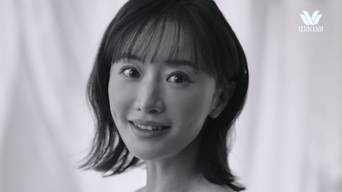 松本まりか/「あふれる幸せ」篇より(提供写真)