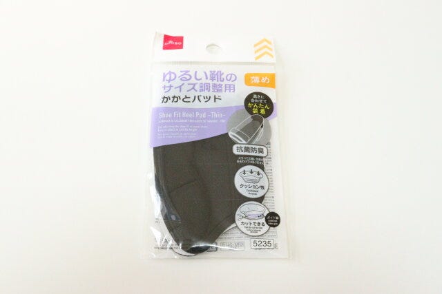 ダイソーの抗菌防臭サイズ調整用かかとパッド（薄め）のパッケージ