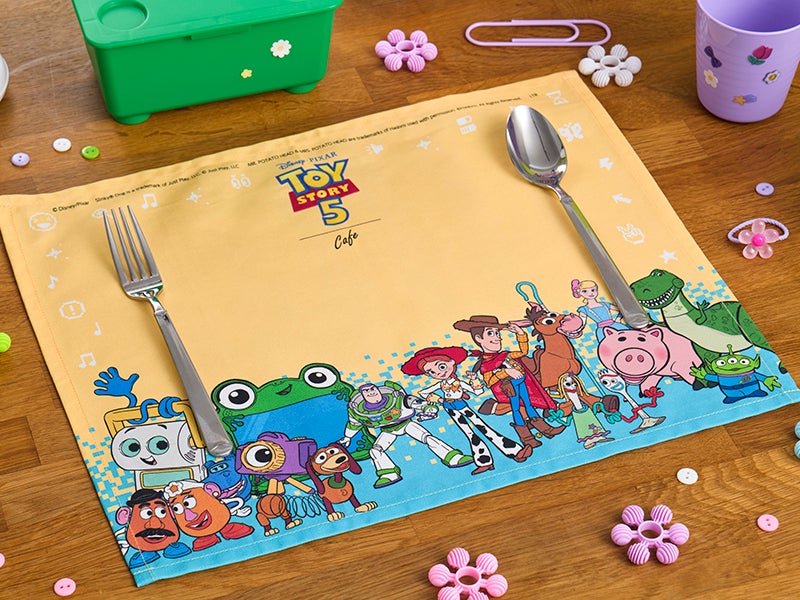 ファブリックランチョンマット　税込1,870円（C）Disney/Pixar