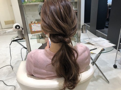 バランスよくラフに崩していきます。