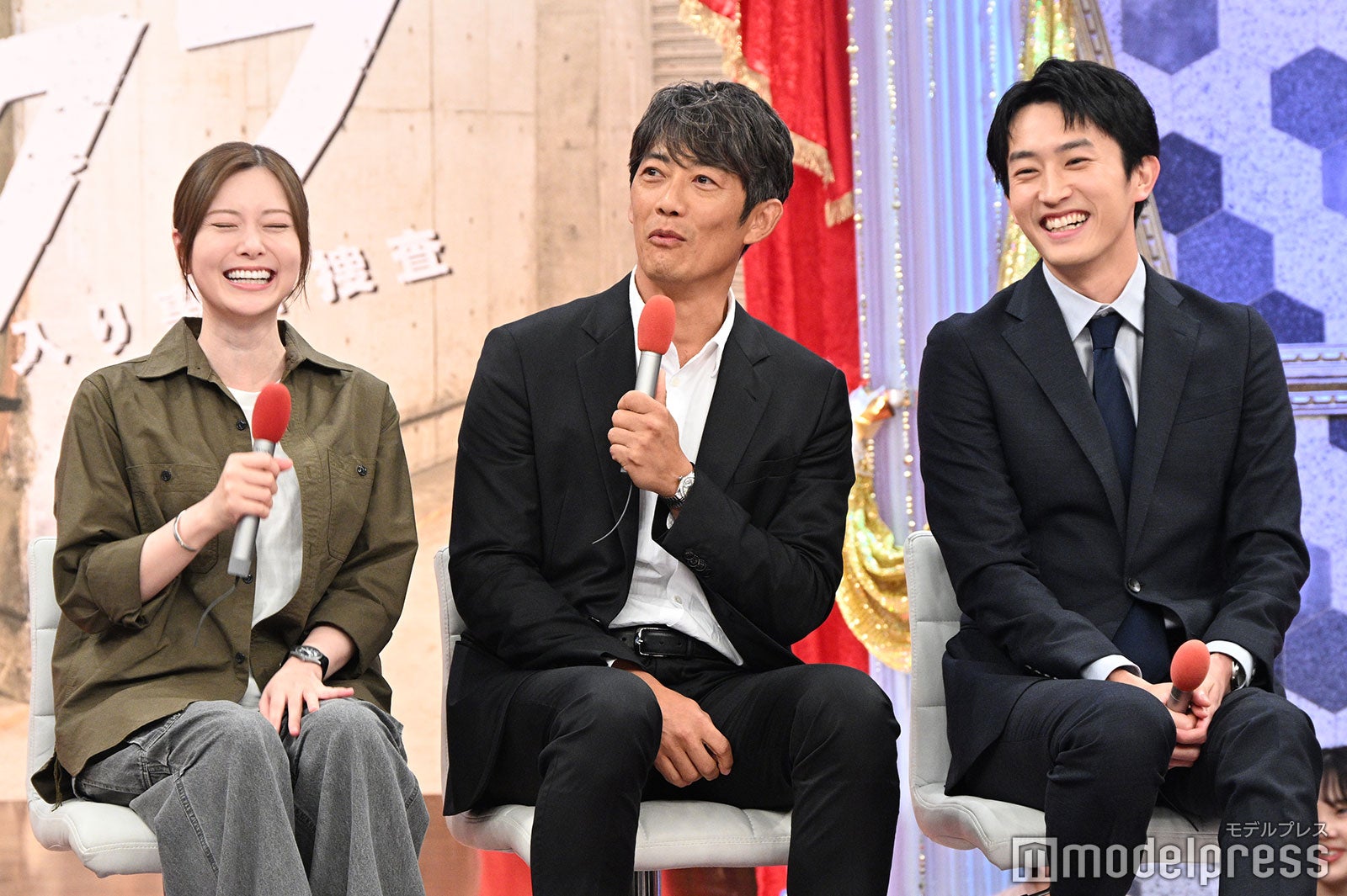 楽しげな白石麻衣、反町隆史、杉野遥亮（C）モデルプレス