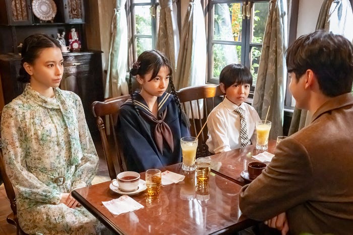 山本舞香、白山乃愛、石塚陸翔「波うららかに、めおと日和」第9話(C)フジテレビ