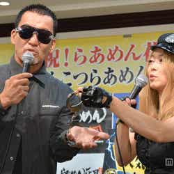 (左から)蝶野正洋、中島知子